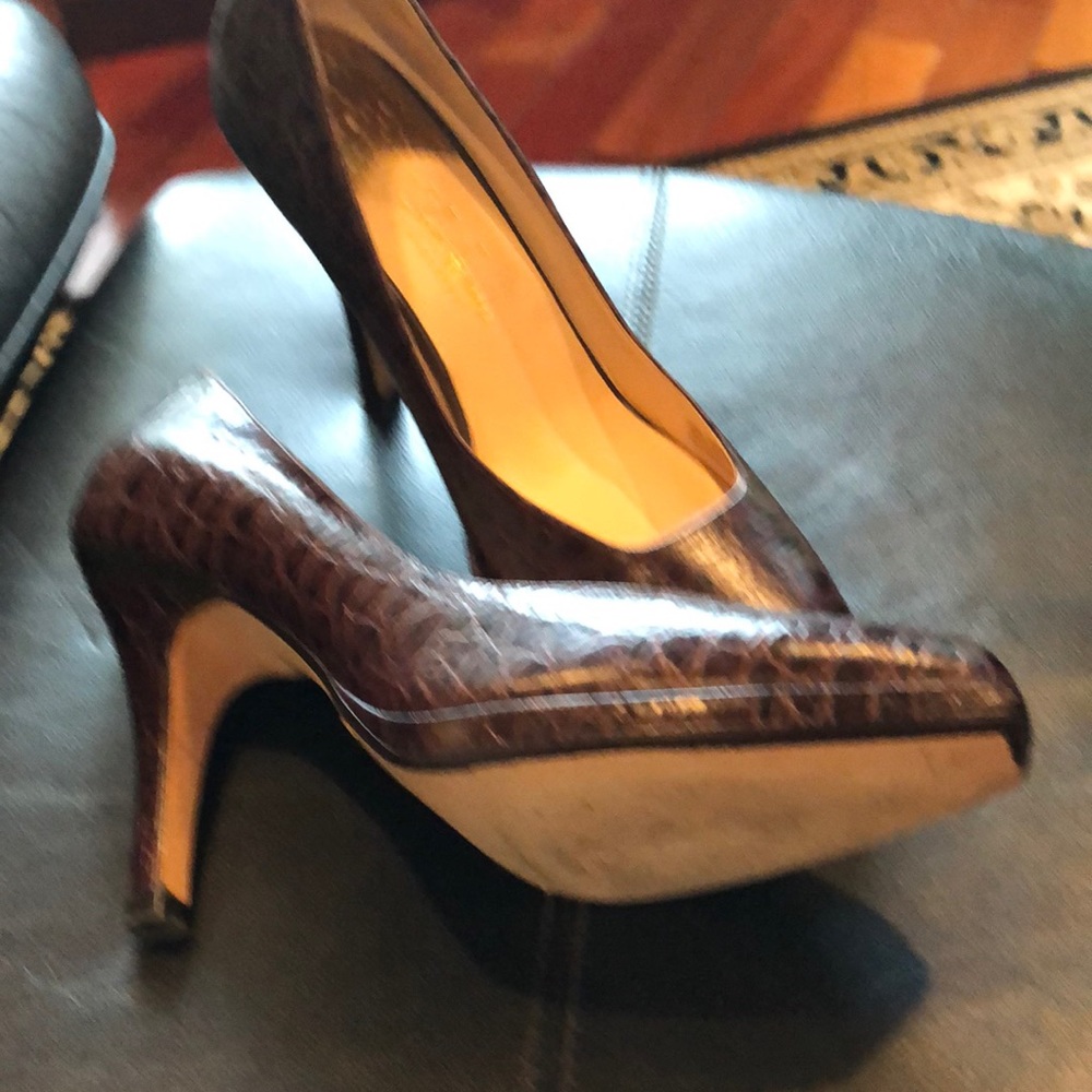 Pumps - Picture 2 of 3